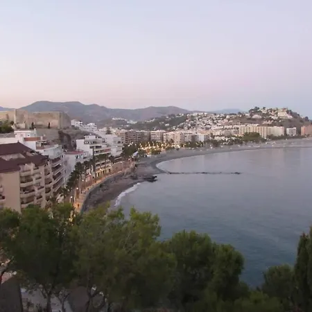 Escapada Romantica Con Vistas Al Mar Y A La Ciudad En Almunecar Granada Espana